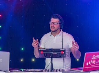 Hochzeits DJ Neunkirchen beim Mixen