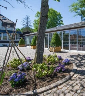 Hofgut Menschenhaus Grunder bietet gleich 2 Räumlichkeiten für Hochzeiten. Hier gezeigt das Haupthaus und die Orangerie