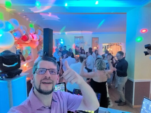 Party mit DJ Berny im Spiegelsaal