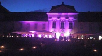 Zeigt die Outdoor Ambient Beleuchtung an der Fasanerie zum Schloss Fulda