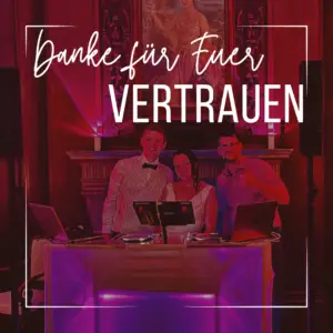 Bild eines Brautpaares mit DJ Berny