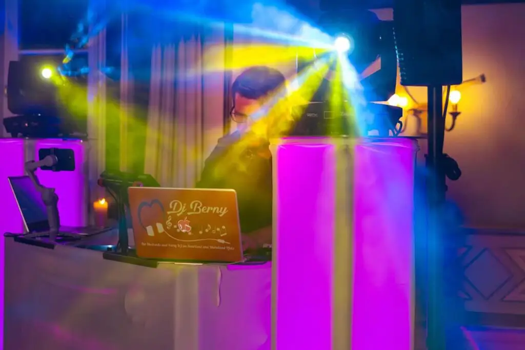 Hochzeitstraum mit Nebel und Licht