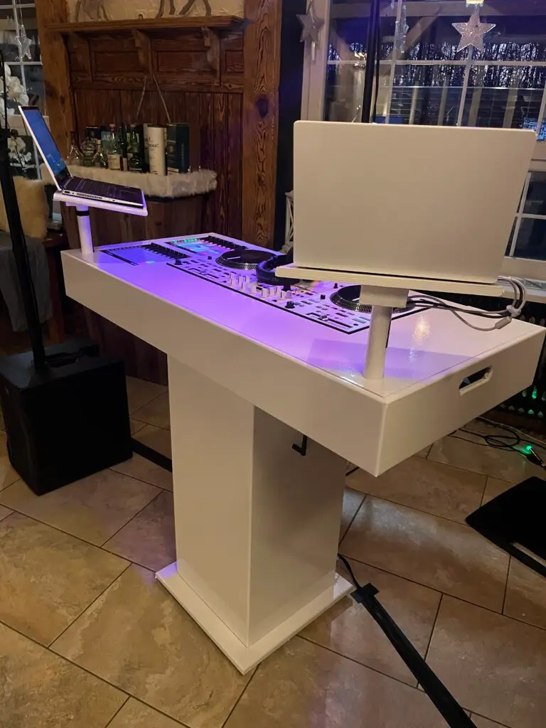 Berny DJ Tisch Marke Eigenbau