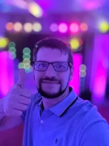 DJ Berny, der Hochzeits DJ im Saarland zeigt dir das er Start klar ist!