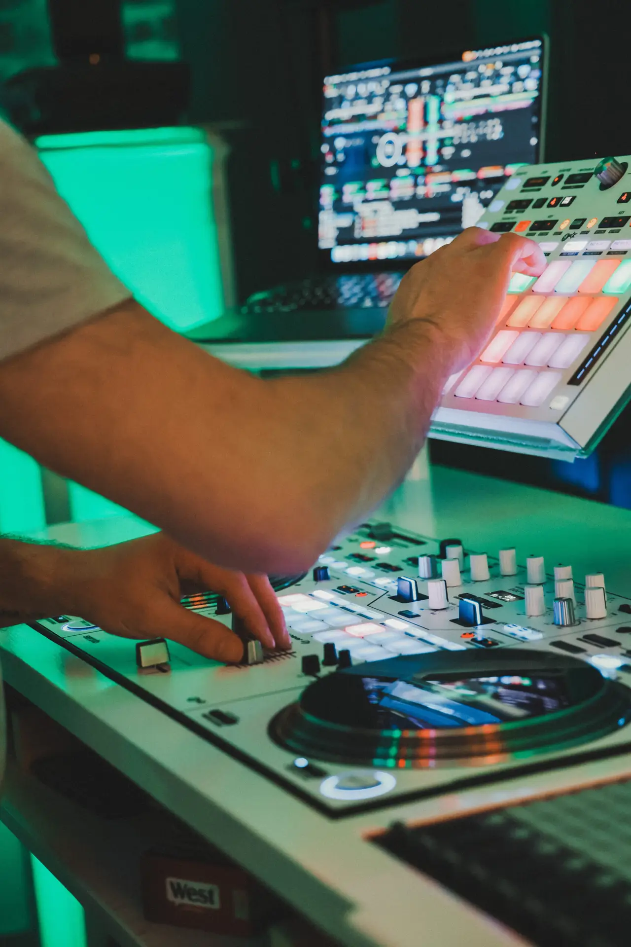 Hochzeits DJ Saarland mixt Eure Wunschsongs