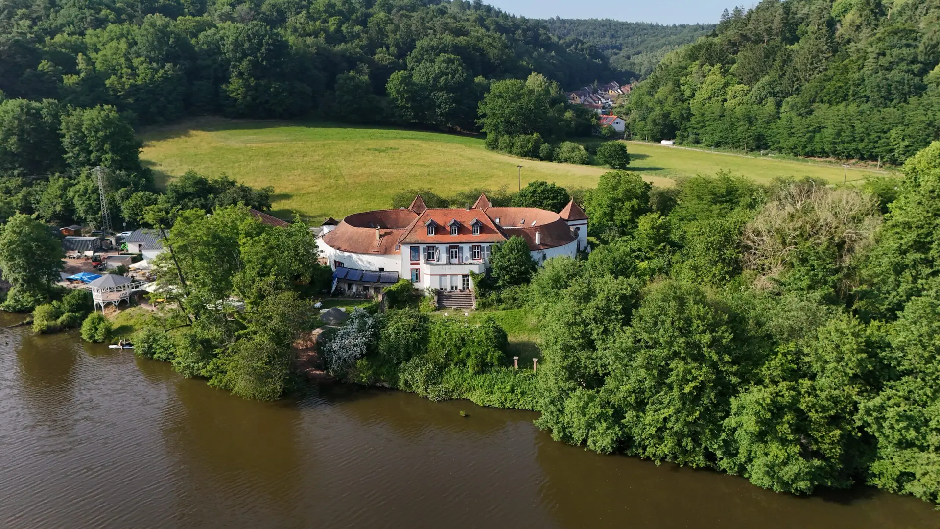 Der Annahof Niederwürzbach von der See Seite