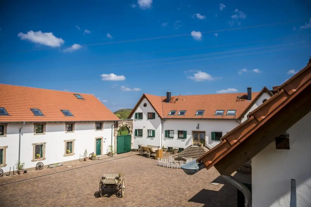 Der Dösterhof in der nähe von Wadern, liegt umgeben von Wiesen und Feldern.