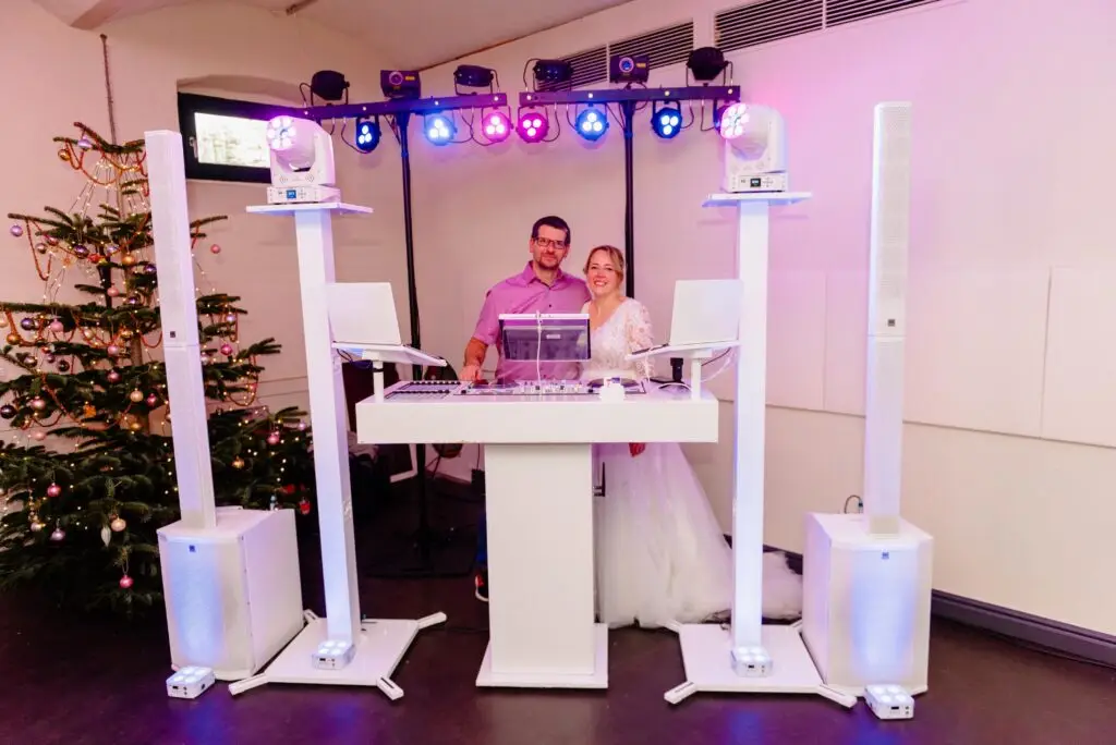 DJ Berny mit Braut und Technik