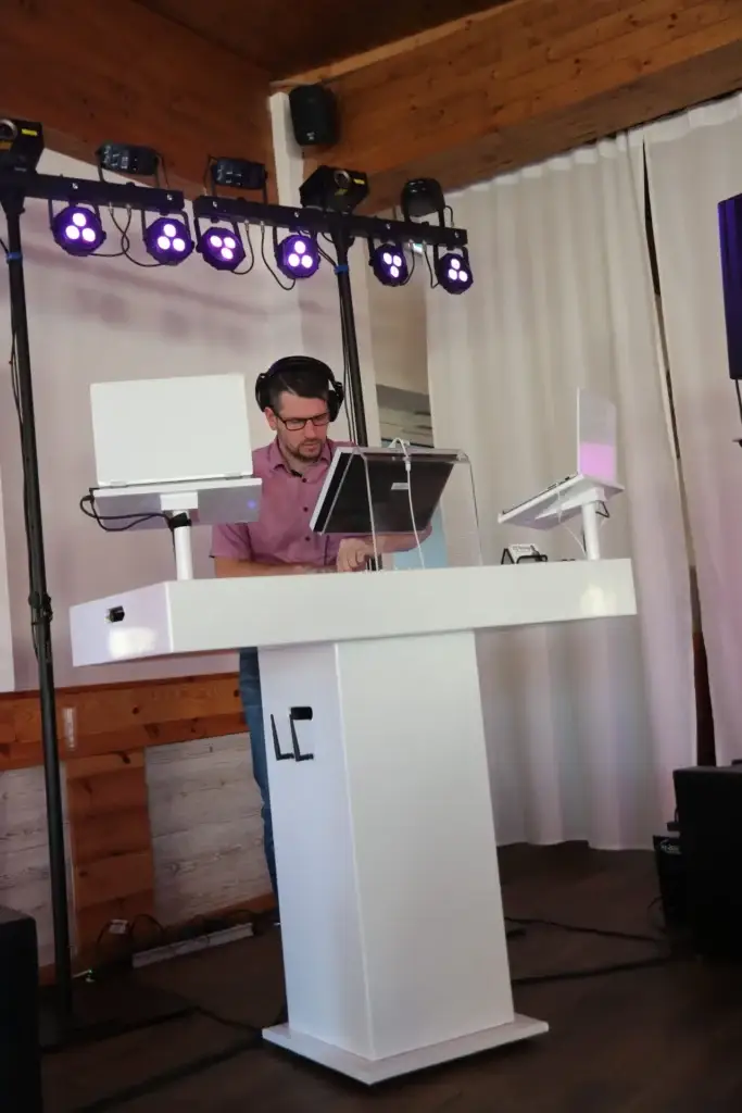 DJ Saarbrücken beim Mixen